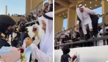 شاهد: سعودي يفاجئ قريبته في حفل تخرجها ويقفز من أعلى حاجز ويقدم عقد من الذهب